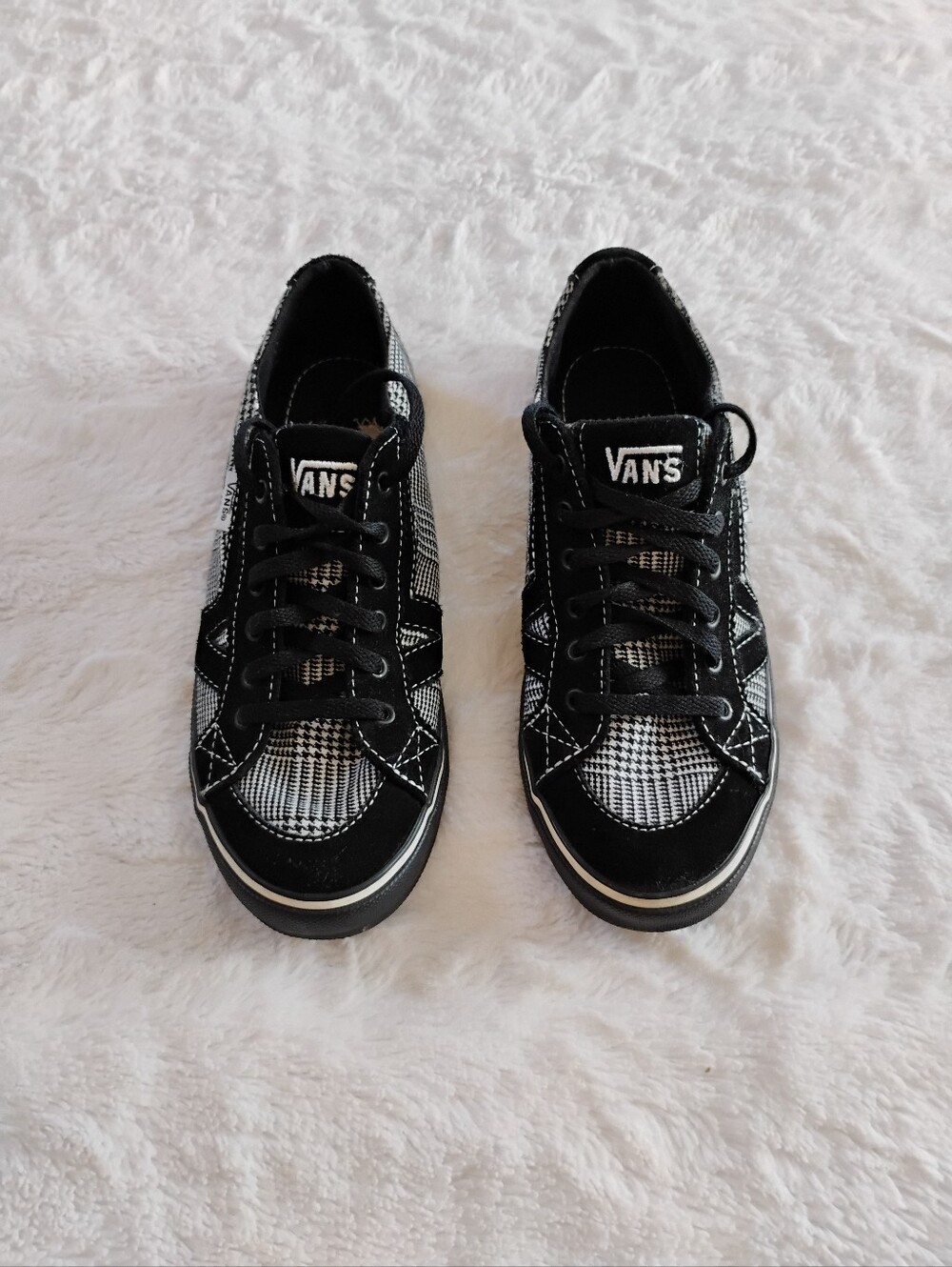 Vans Tory Houndstooth Print Sneakers - Picture 2 of 14